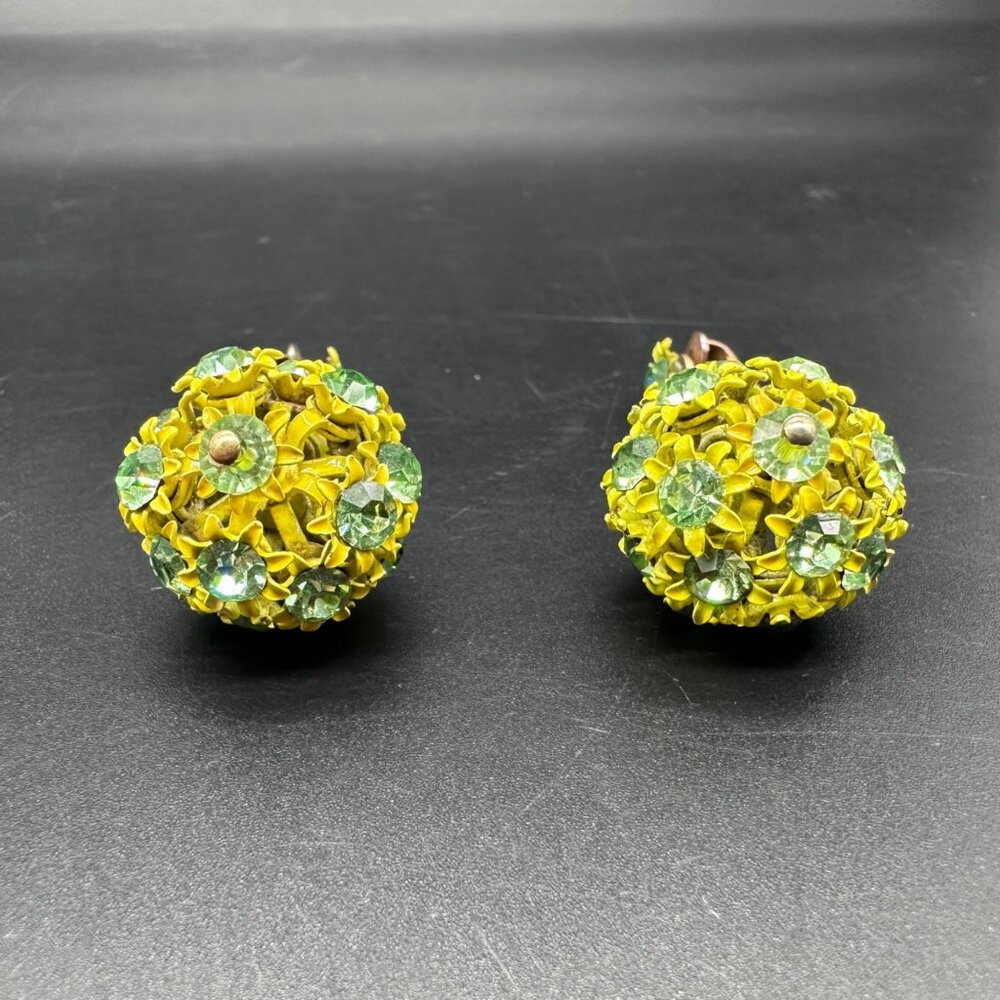 Vintage Clip On Earrings 1960s Flower Power Yellow Green Floral Dangle Drop Ball - Picture 3 of 6